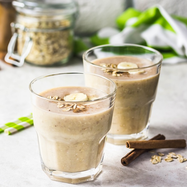 Energy smoothie with date and peanut butter