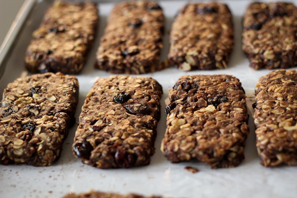Protein oatmeal bars with dark chocolate
