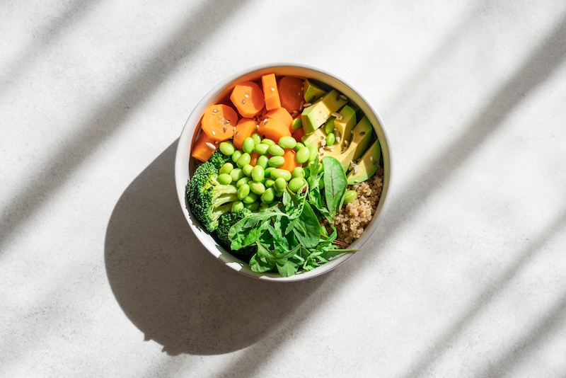 Bol vert énergétique au quinoa et à l'avocat